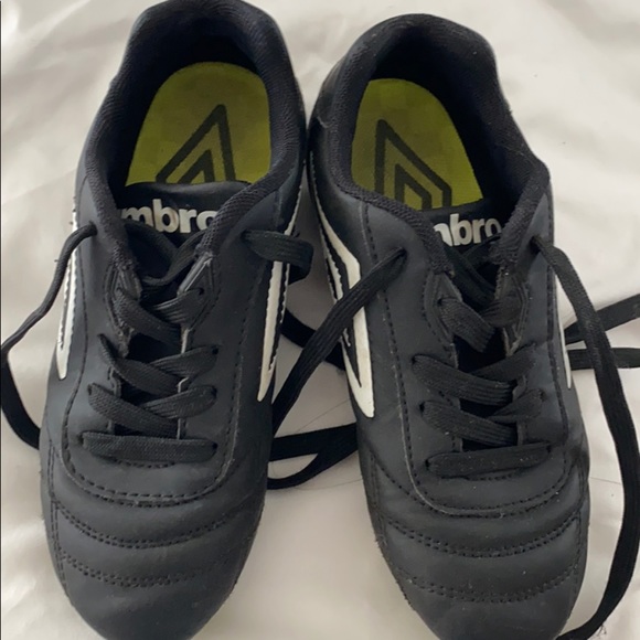 Soccer shoes - Picture 1 of 4